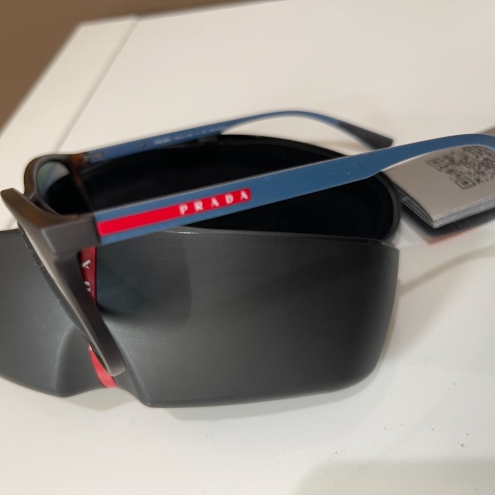 Sunglasses - Picture 2 of 6